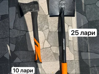 Набор: топор и лопата