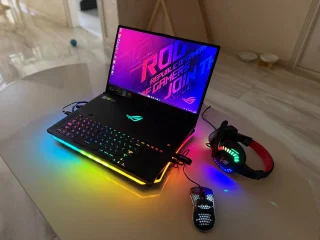 Ноутбук ASUS ROG Zephyrus S GX701 с аксессуарами