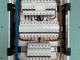 Электромонтажные работы в квартирах и домах