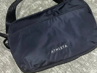 Сумка-бананка Athleta