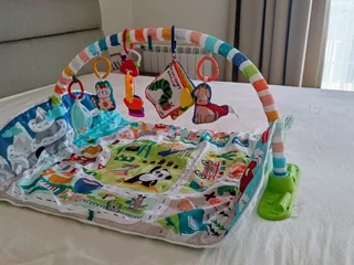 Развивающий коврик Fisher Price с игрушками