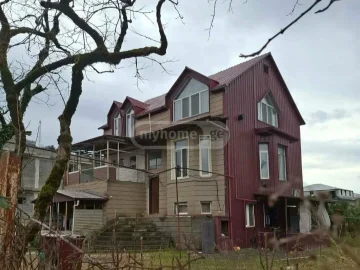 : Продаётся частный дом с 10+ комнатами в районе аэропорта