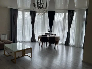 8-комнатный частный дом в районе аэропорта