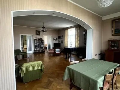 4-комнатная квартира в Тбилиси
