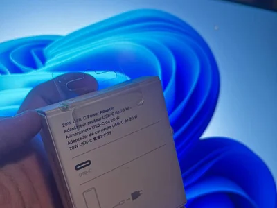 Оригинальный блок питания Apple USB-C 20W