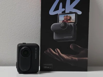 📸 **Insta360 go3s** - мега компактная 4к экшен камера. Размер самой камеры без кейса - как большой палец человека. Отдам с коробкой и всеми аксессуарами.