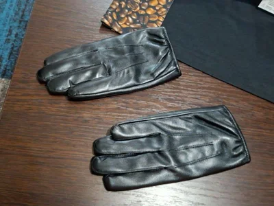 Кожаные перчатки