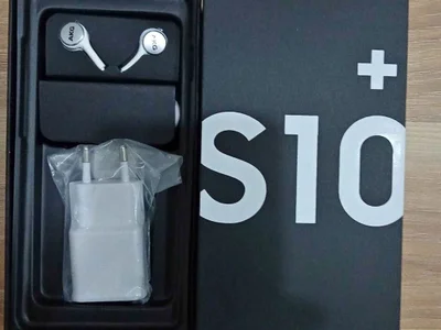 Комплект поставки Samsung Galaxy S10+