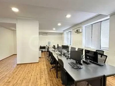 Офис в аренду. Ваке