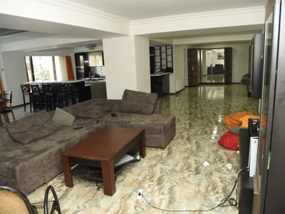 4-комнатная квартира в Тбилиси