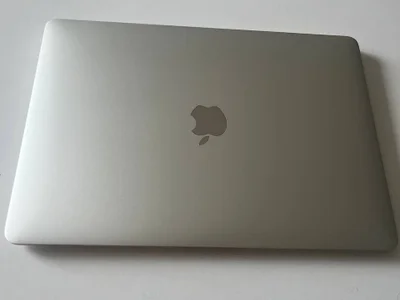 MacBook Air M1 2020 8GB + Apple Magic Mouse