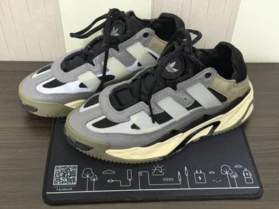 Кроссовки adidas серые