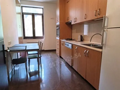 Паркинг на l. asatiani st. Sololaki
