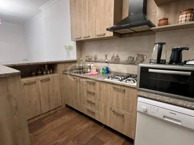 Долгосрочная аренда 3-комнатной квартиры в Khimshiashvili District