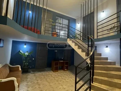 9 room Private House For Rent