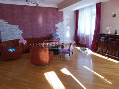 4 комнатная квартира Продаётся. Вера