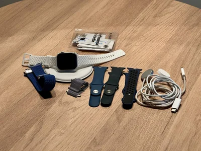 Apple Watch Series 10 42mm Aluminium с комплектом аксессуаров