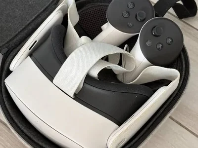 VR-шлем Meta Quest 3s в чехле