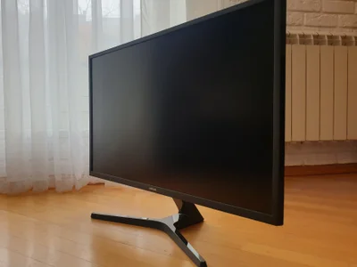 Монитор Samsung U32J590UQI