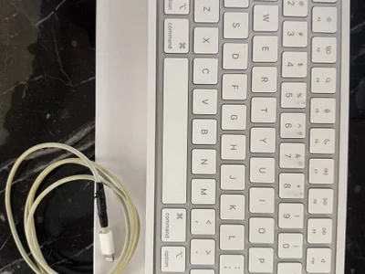 Беспроводная клавиатура Apple Magic Keyboard