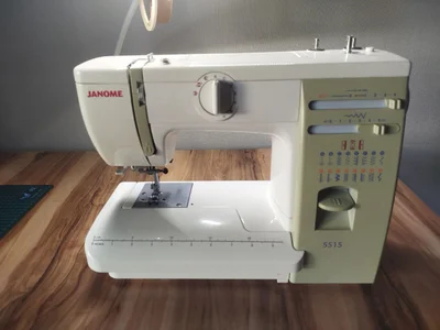 Швейная бытовая машинка janome