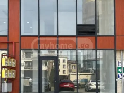 Универсальное коммерческое помещение в районе аэропорта