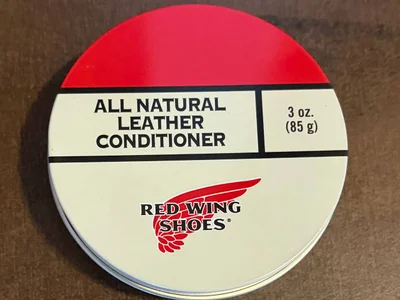 натуральный кондиционер для кожаной обуви Red Wing из сосновой смолы, норкового жира, пчелиного воска. Оригинал, не использовался, заказывался вместе с парой обуви которая мне не подошла.