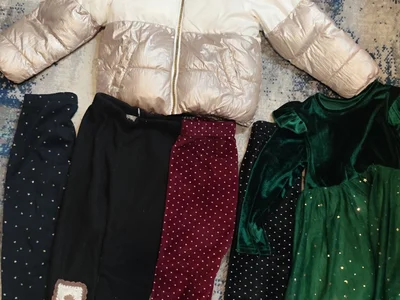 курточку зимнюю и 4 пары зимних штанов + платье очень красивое