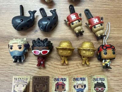 Фигурки Kinder Joy One Piece и коллекционные карточки VS504 VS513 Gold