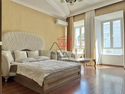 3 комнаты, 2 спальни, ул. Саянтова, $700
