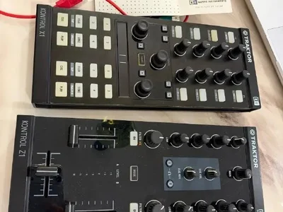 Dj Traktor kontrol x1 и Traktor kontrol z1