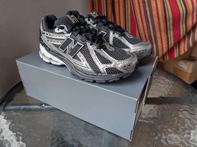 Женские кроссовки New Balance 1906