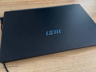 Ноутбук MSI Modern 15 B12M