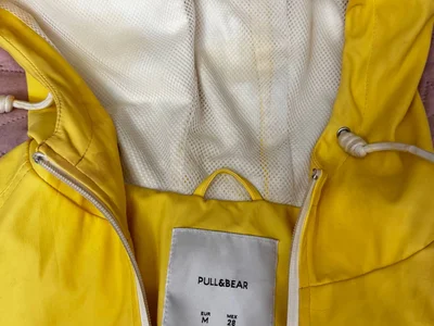 Жёлтый дождевик Pull&Bear