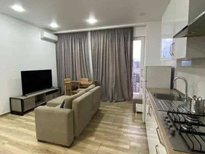 2-комнатная квартира с 1 спальней рядом с Аллеей Героев, $500