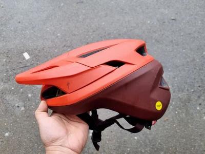 Велосипедный шлем Specialized Camber MIPS L