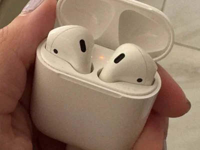 AirPods 2 оригинал (на запчасти / под ремонт)