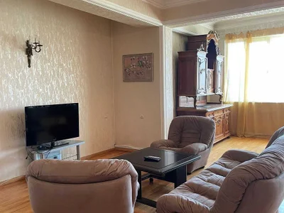 5 room Flat for rent. Vake