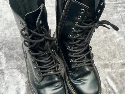 Dr. Martens Jadon