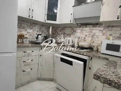 2х комн. квартиру, $800/год