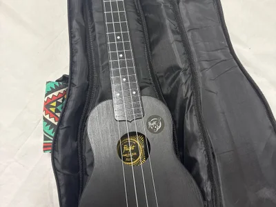 Укулеле с чехлом