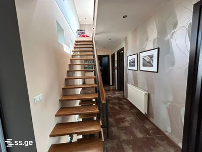 6 room Private House For Rent. Mtatsminda
