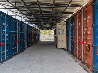 Store-Industrial property For Rent. Lilo