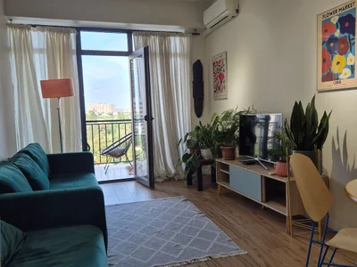 1+1 на Richard Holbrooke St Isani