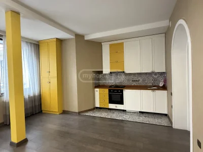Офисное коммерческое помещение в районе Старого Батуми