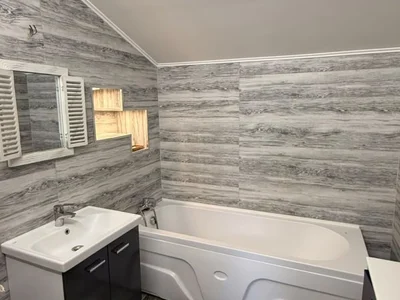 4-комнатная квартира с новым ремонтом у парка Лиси, $1800