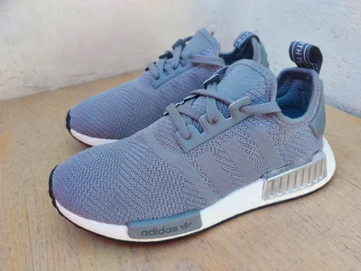 Adidas кроссовки.