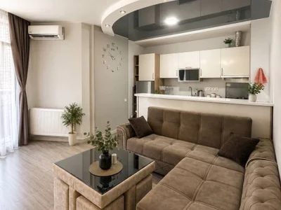Квартира Ул: Реджеб Нижарадзе 3 1+1 | 45m² | 8 | этаж | ▪ 1 изолированные светлые спальни + балкон ▪ Духовка ▪ холодильник, ▪ кондиционер, ▪ Центральное отопление бойлер Без животных сдам только на 10 месяца Цена:$500 Оплата за два месяца – первый + последний Подписание договора. сдам квартиру аренда недвижимость