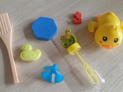 Игрушки и детали игрушек