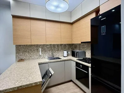 Долгосрочная аренда 3-комнатной квартиры в Rustaveli District